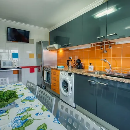 Ocean Whisper Apartman *