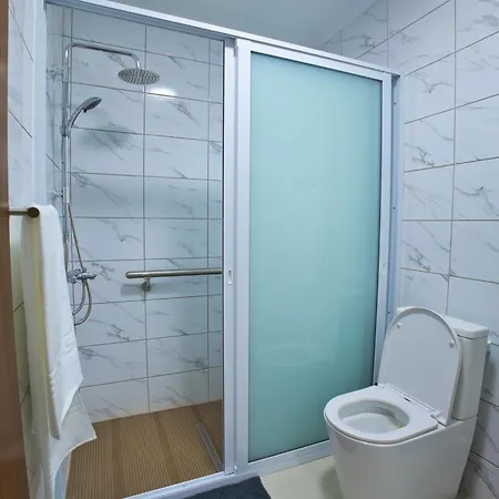 Ocean Whisper Apartment *