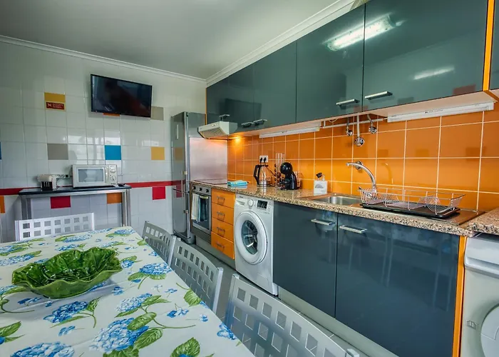 Ocean Whisper Apartment *