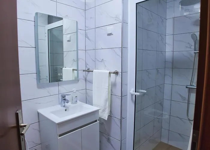 Ocean Whisper Apartman *